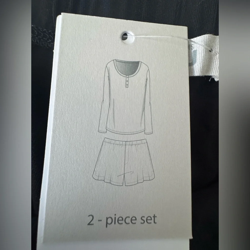 Women’s Barefoot dreams Malibu PJ set  Medium - Picture 2 of 12